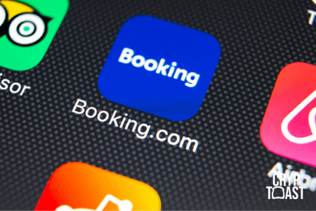 Le directeur de Booking.com s’intéresse aux crypto-monnaies