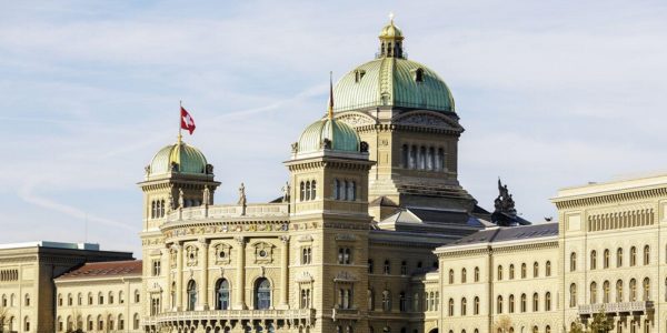 Suisse : le Conseil fédéral veut adapter la loi pour ouvrir le pays à la blockchain