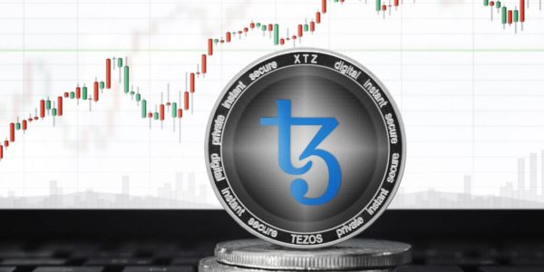 Plusieurs plateformes débloquent le staking de Tezos : le prix du XTZ grimpe