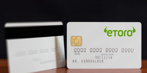 Des cartes de débit eToro seront bientôt disponibles au Royaume-Uni