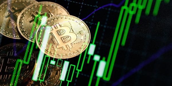 Le Bitcoin s’envole vers ses plus hauts après la cassure des 10 500$