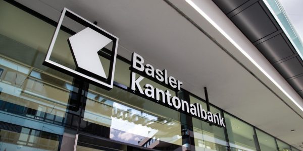 Suisse : la banque d'État BKB offrira des services pour les cryptomonnaies