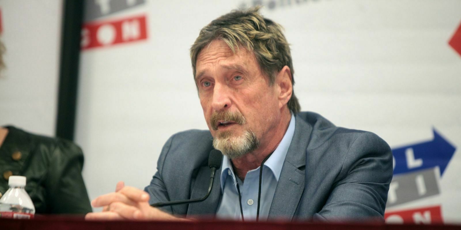 Le gourou des cryptomonnaies John McAfee retrouvé mort en prison après l'approbation de son extradition aux États-Unis