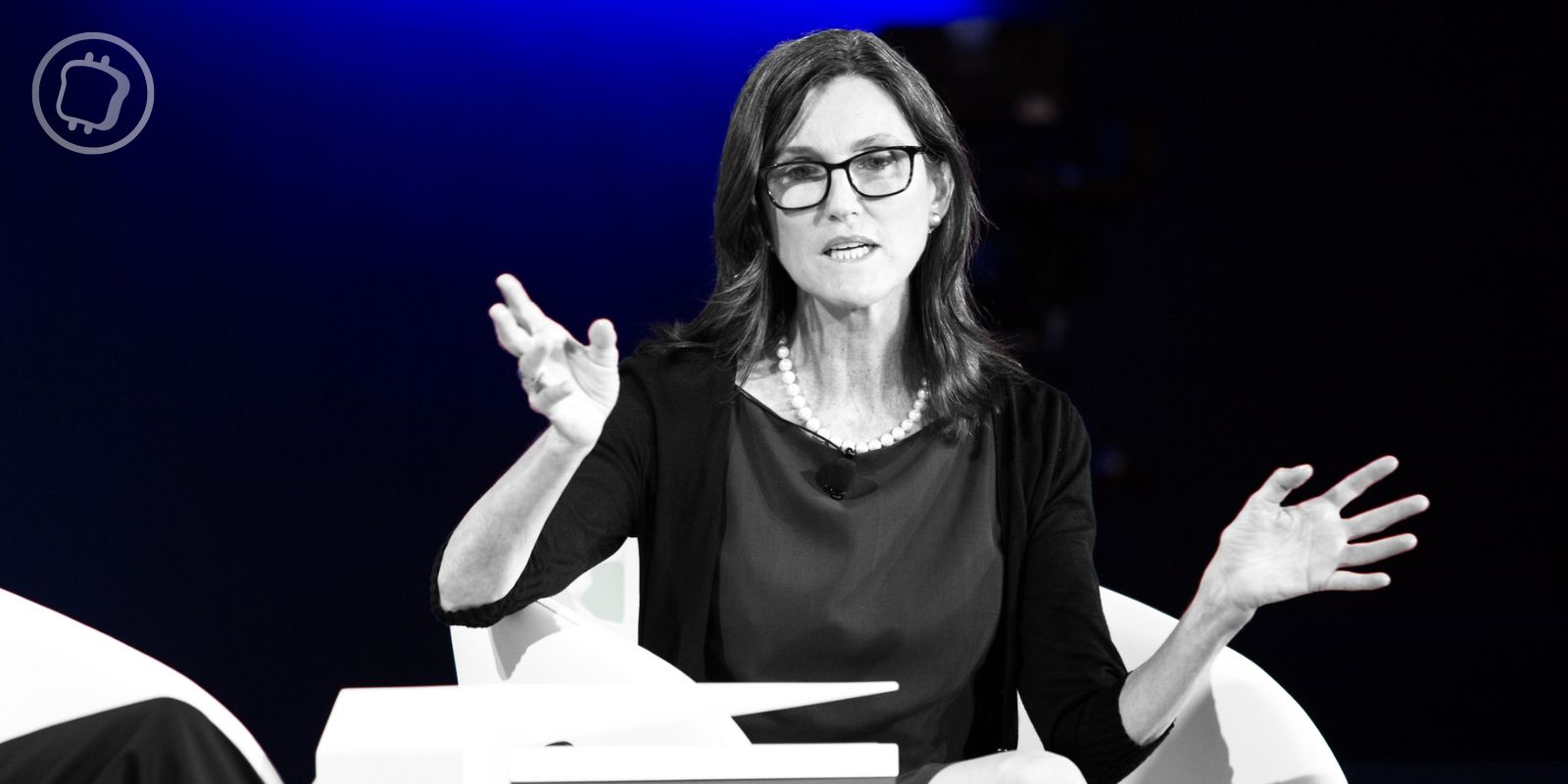 Cathie Wood tacle les memecoins : « Il n’y a rien de tel que perdre de l’argent pour apprendre »