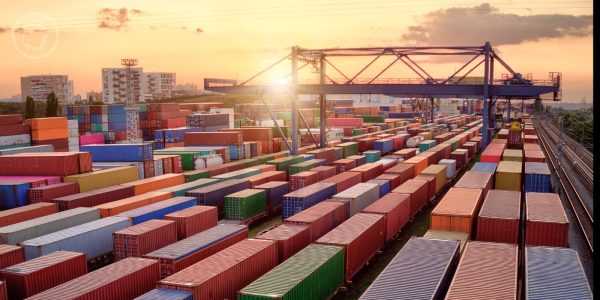 Bourbon, motos, bateaux... L'Union européenne lance une première salve de taxes en réponses aux droits de douane de Donald Trump