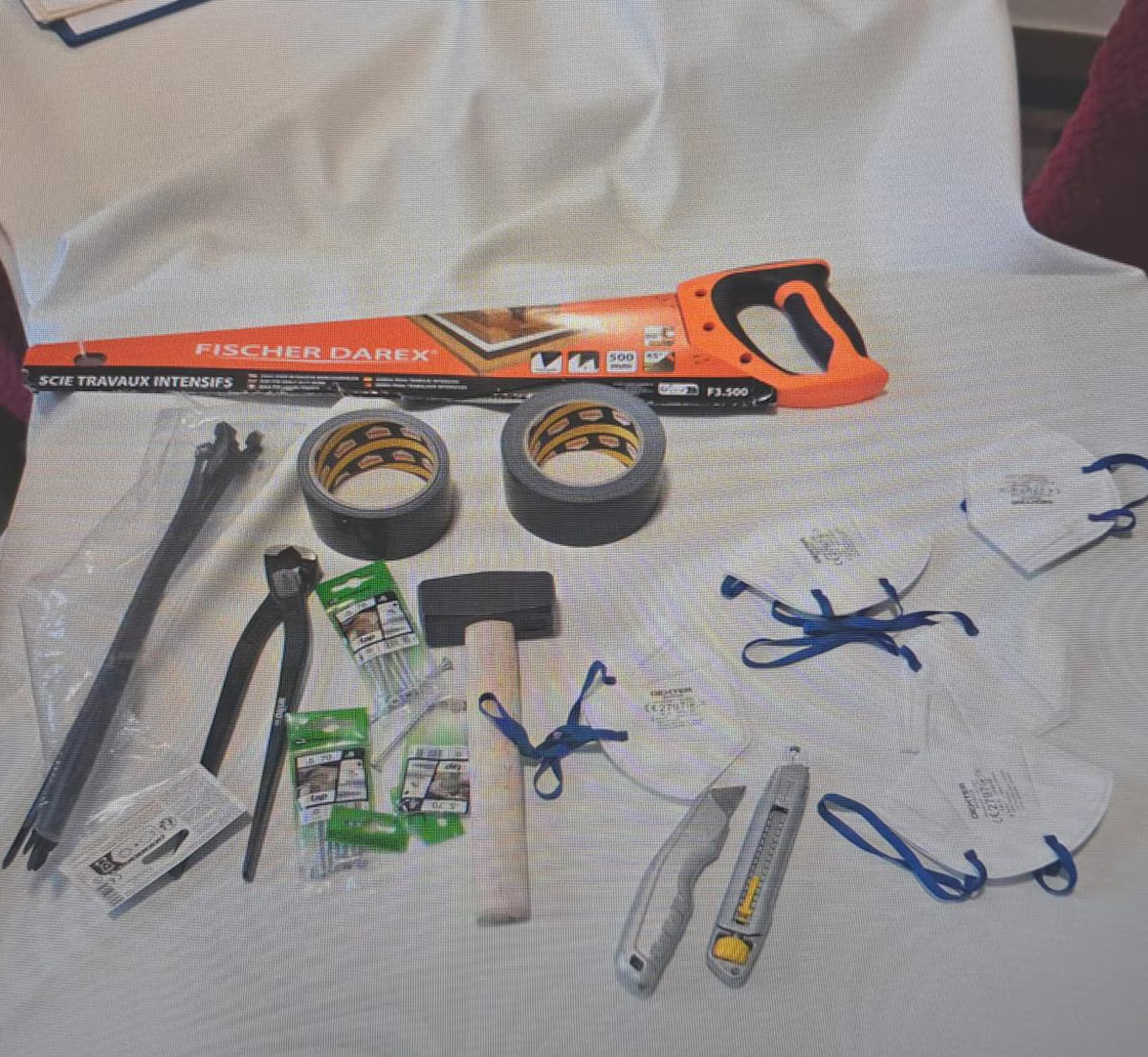 Matériel saisi lors des perquisitions Matériel saisi lors des perquisitions