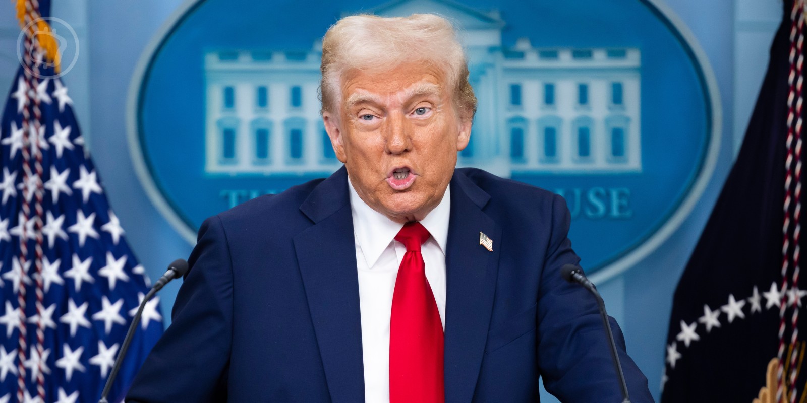 « Immense loser » – Donald Trump s’en prend à nouveau à la Fed, les actions et le dollar chutent