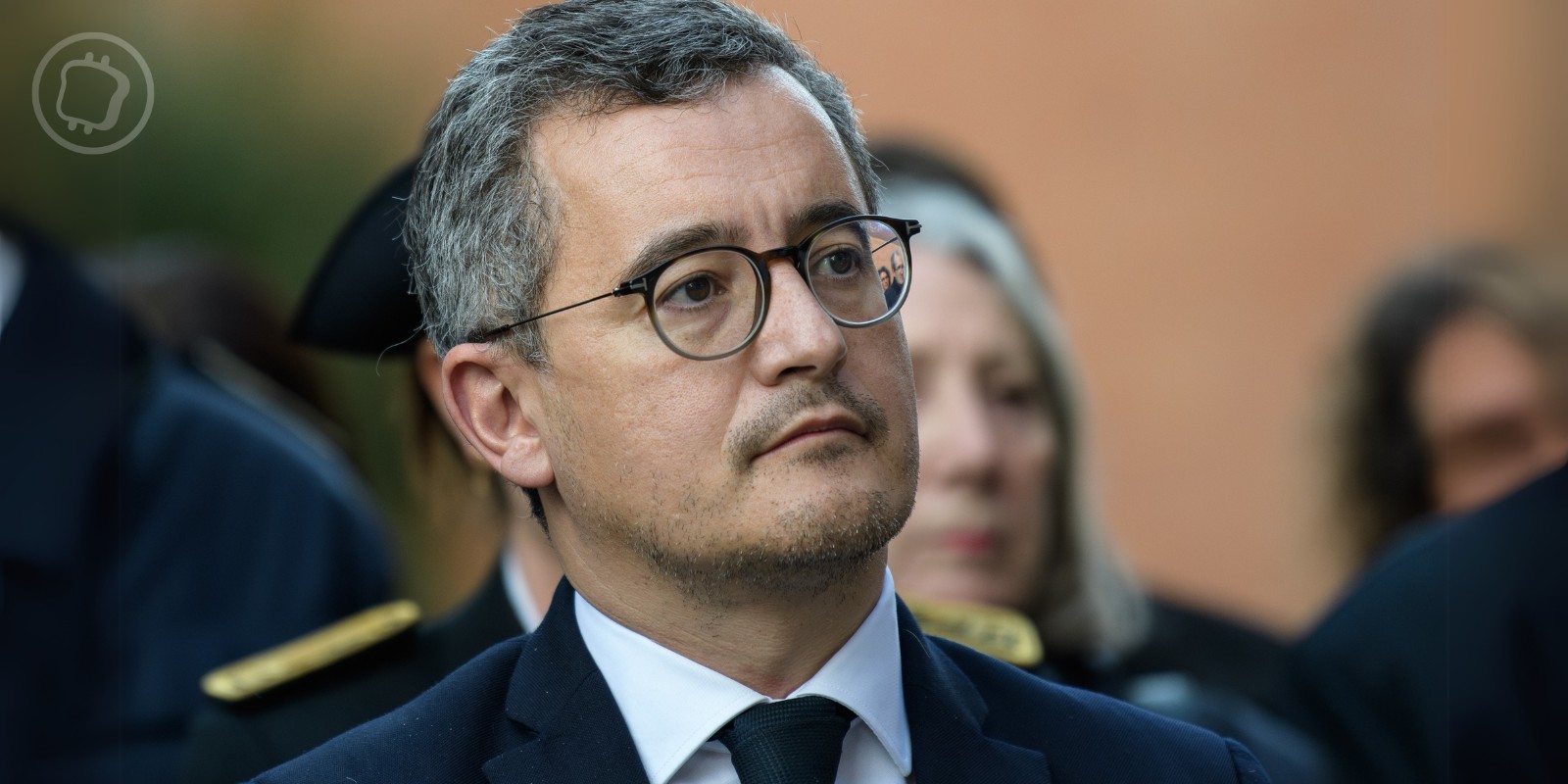 Non aux espèces, oui aux cryptos – Gérald Darmanin souhaite supprimer l'argent liquide pour lutter contre les points de deal
