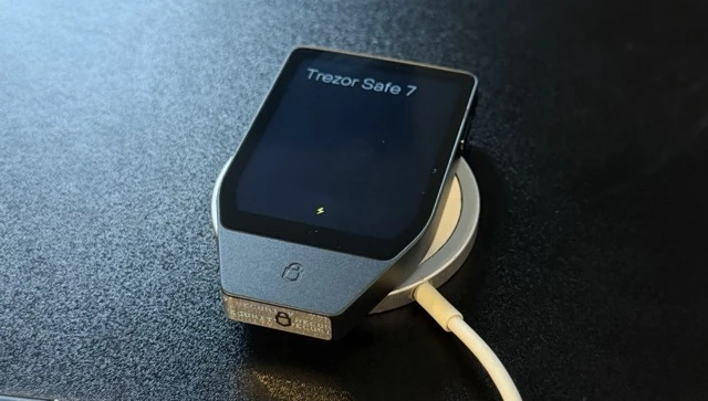 trezor-safe-7