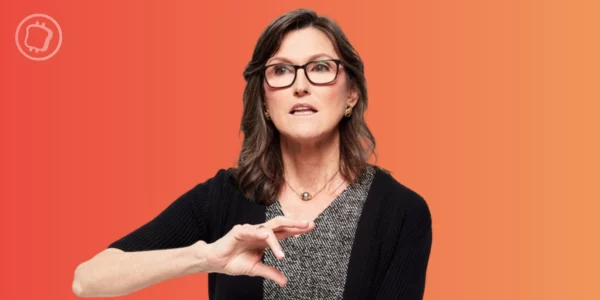 Cathie Wood revoit ses prévisions à la baisse pour le Bitcoin « à cause des stablecoins »