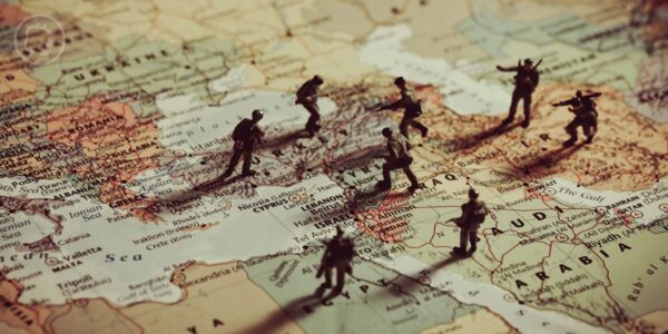 Le CAC 40 chute suite au renouvellement des frappes au Moyen-Orient