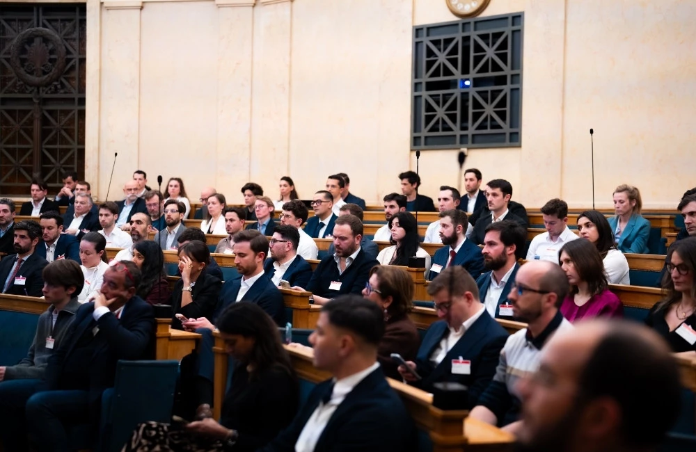 Les 120 représentants du secteur crypto réunis à l'Assemblée nationale.